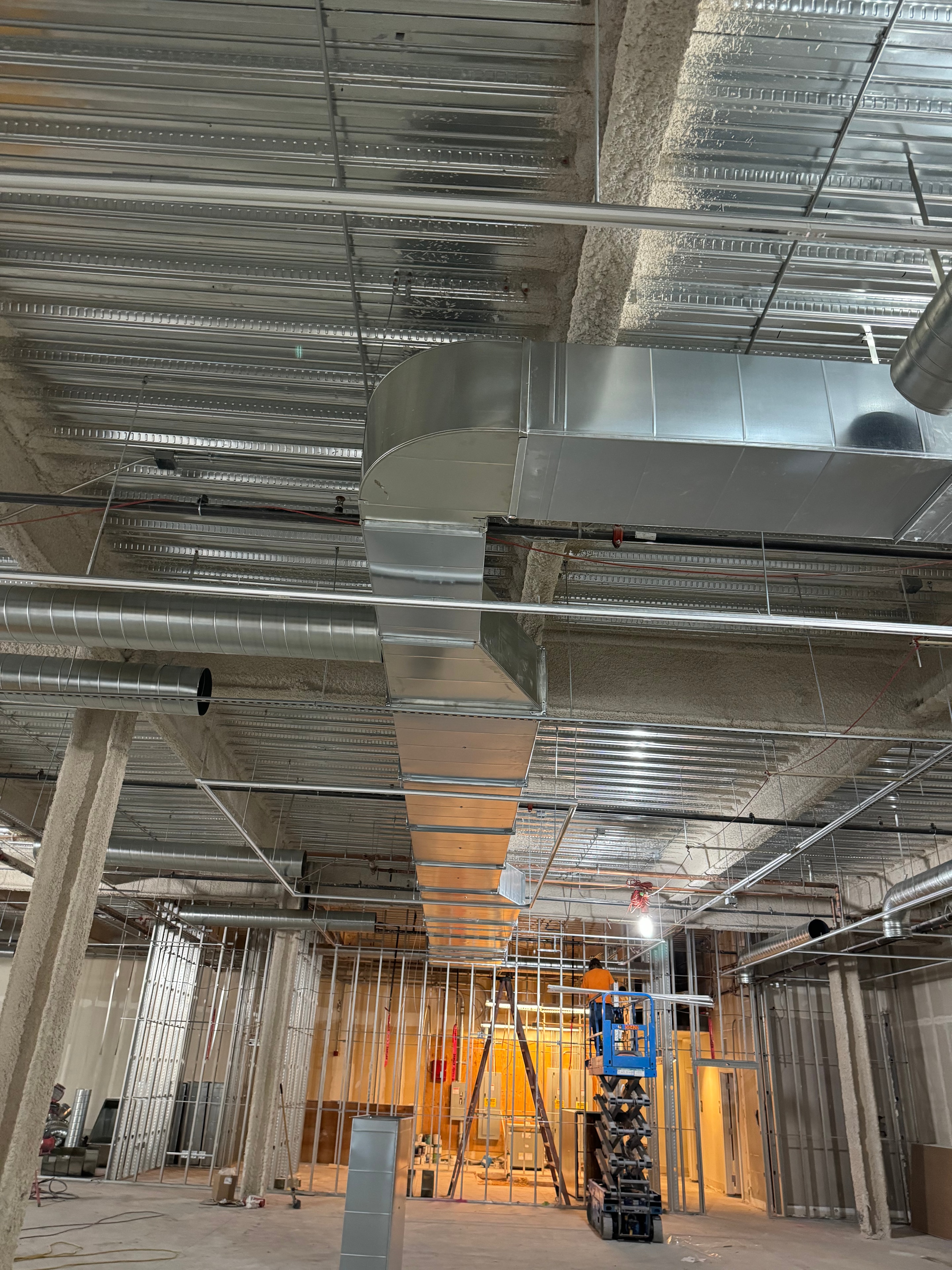 Full duct layout — retail floor overview
