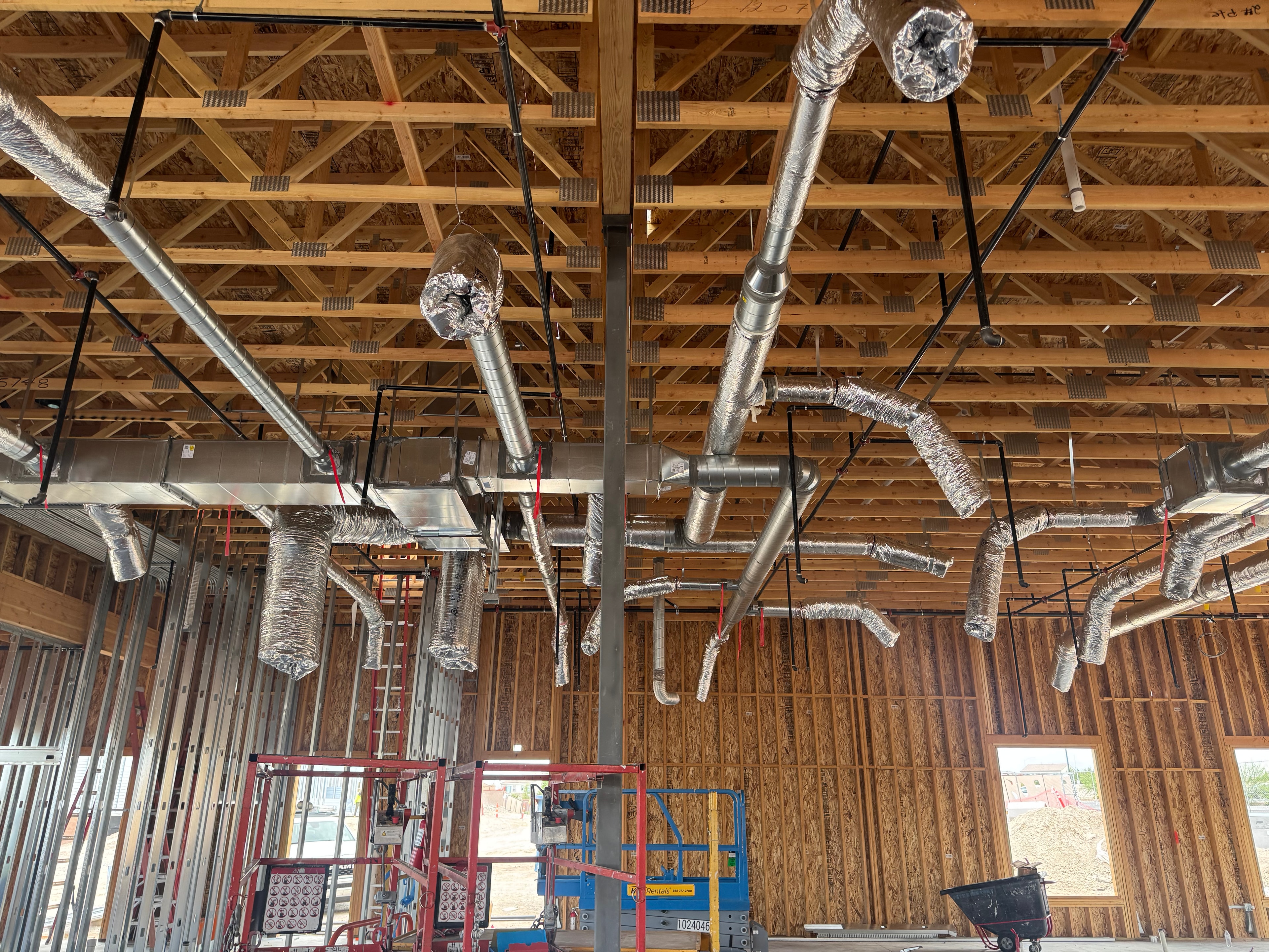 Full ceiling duct layout — east wing