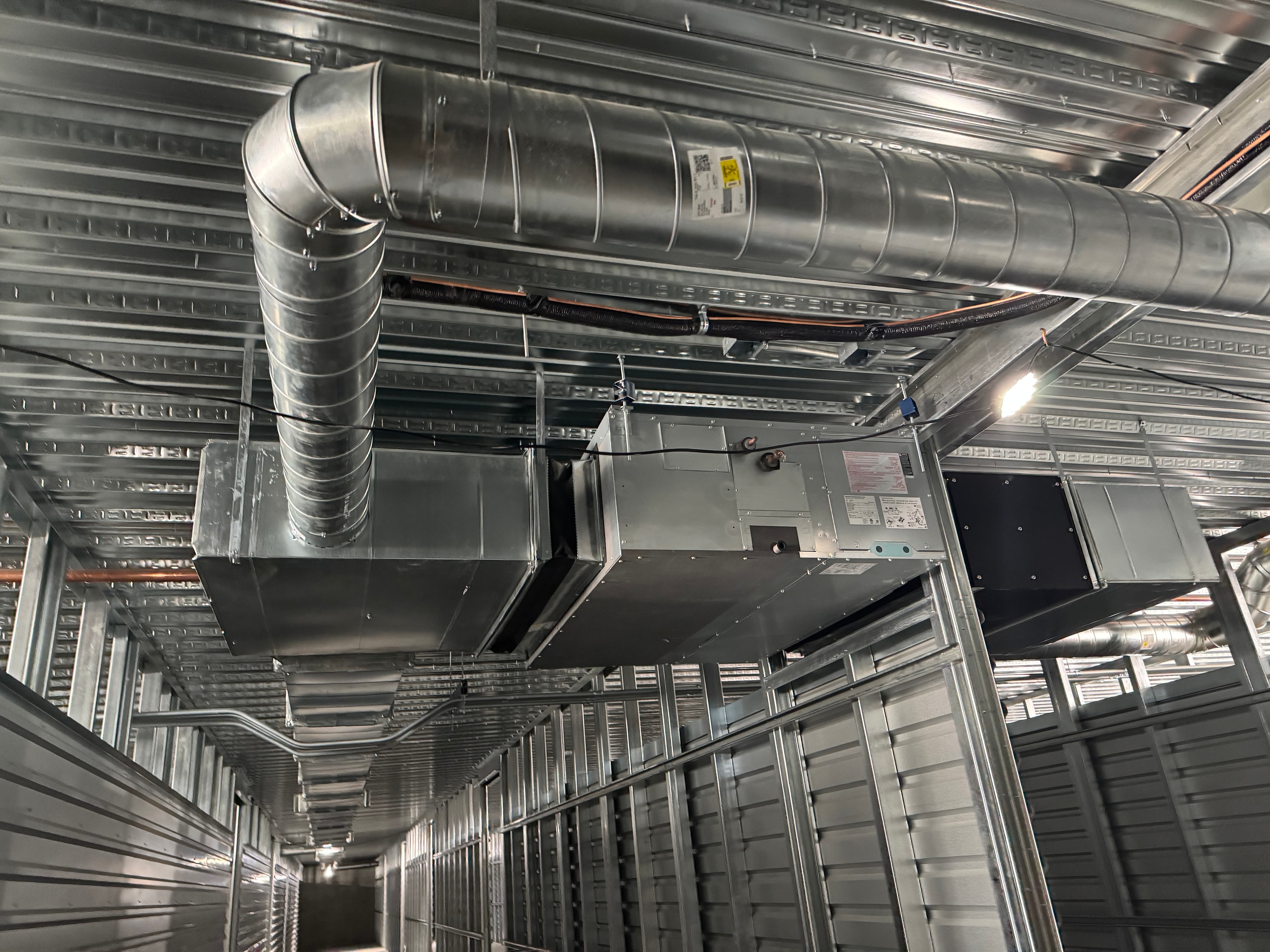 Full corridor duct system with fan coil array